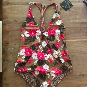 NWT Acacia Swimwear